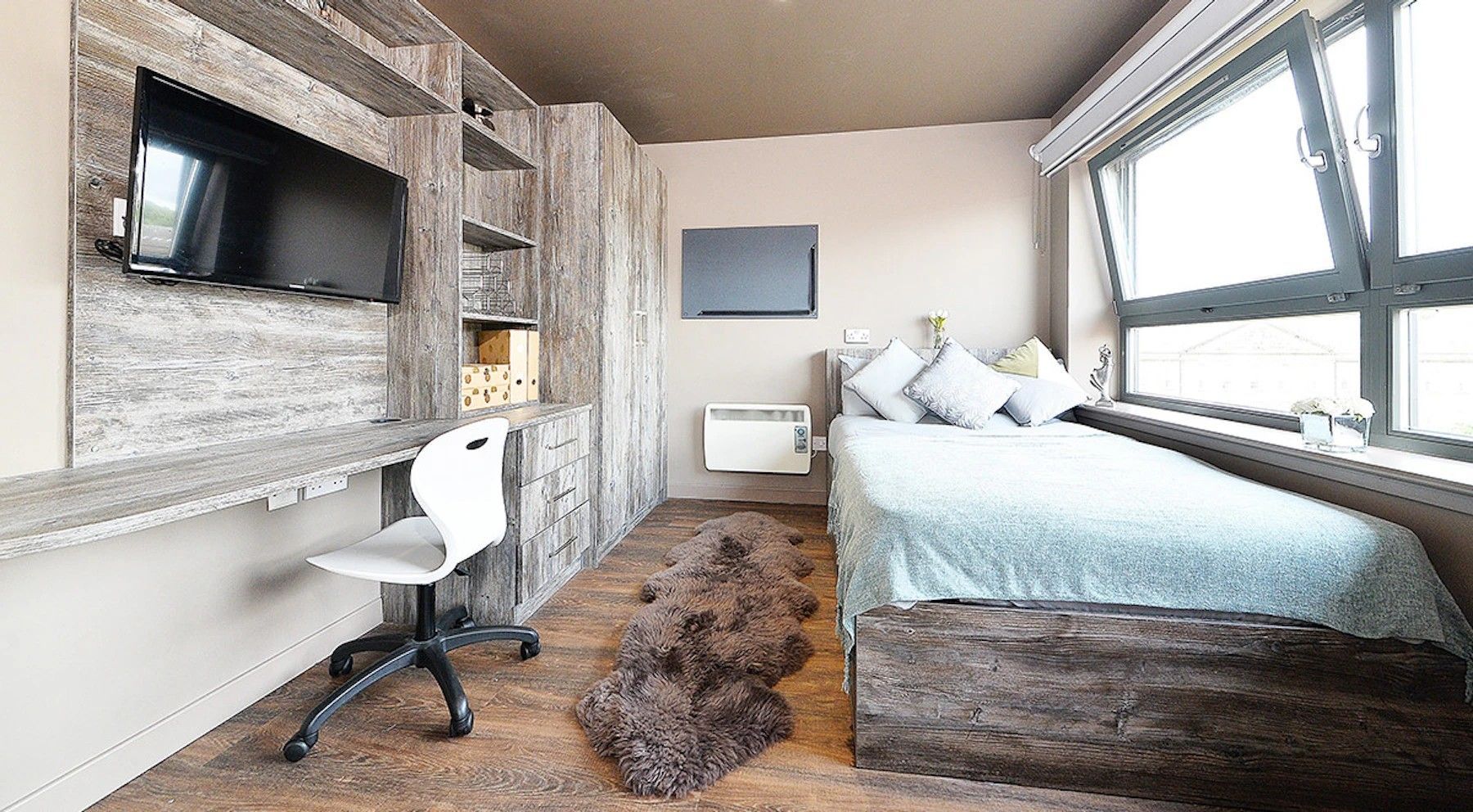 Deluxe Studio